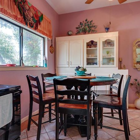 Exotic Home With Patio And Grill Walk To Canyon Lake! Exterior photo
