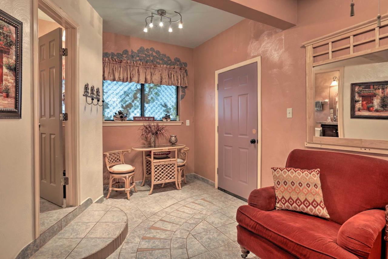 Exotic Home With Patio And Grill Walk To Canyon Lake! Exterior photo