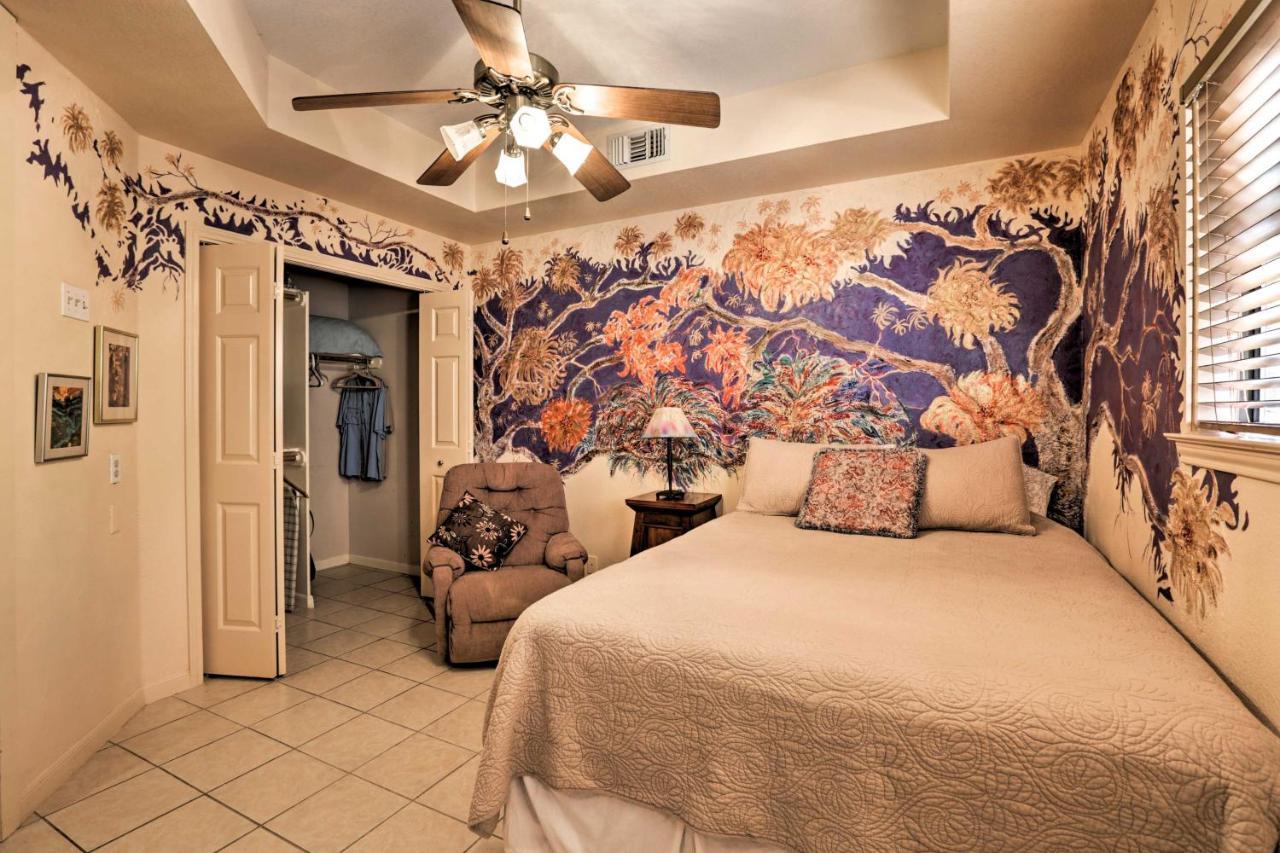 Exotic Home With Patio And Grill Walk To Canyon Lake! Exterior photo
